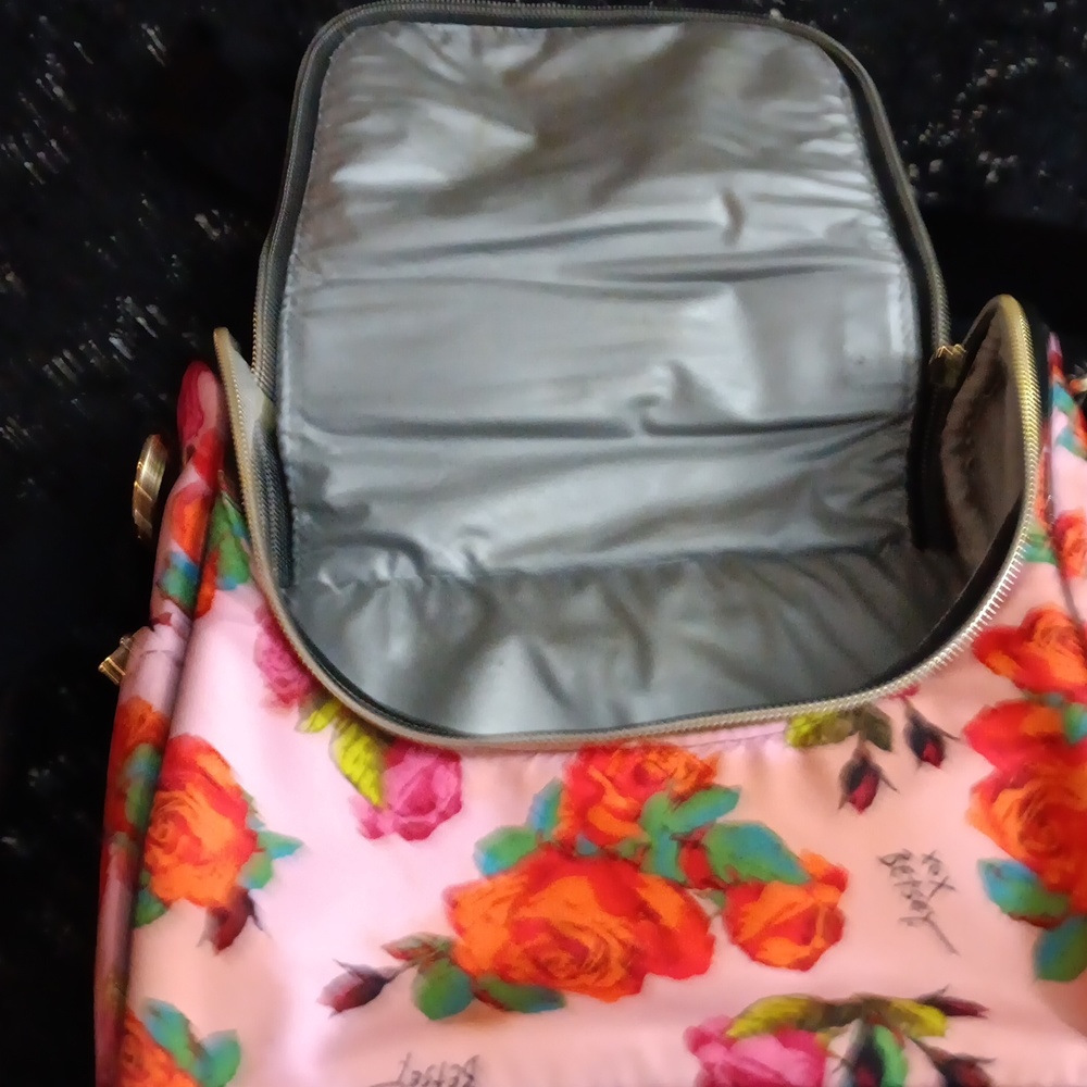 Betsy Johnson lunch tote - Picture 5 of 9